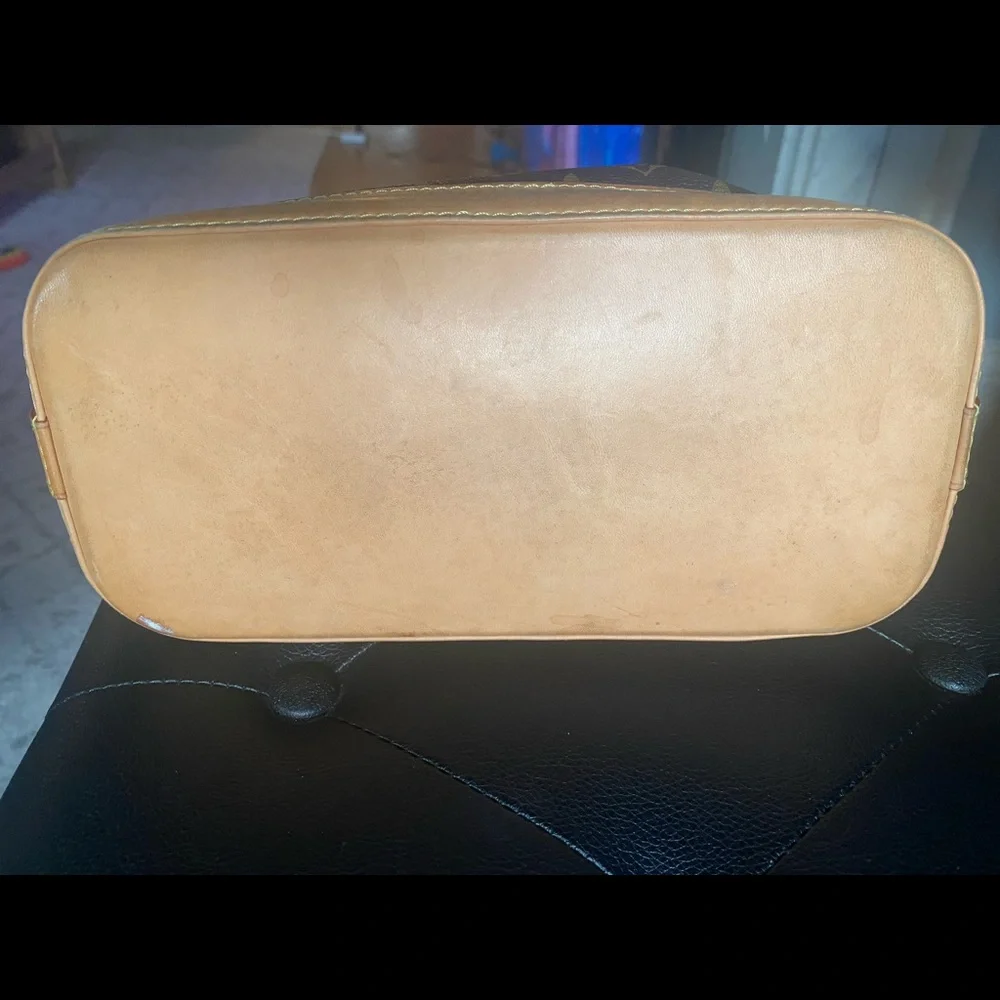 Louis Vuitton Handbag - Picture 12 of 12